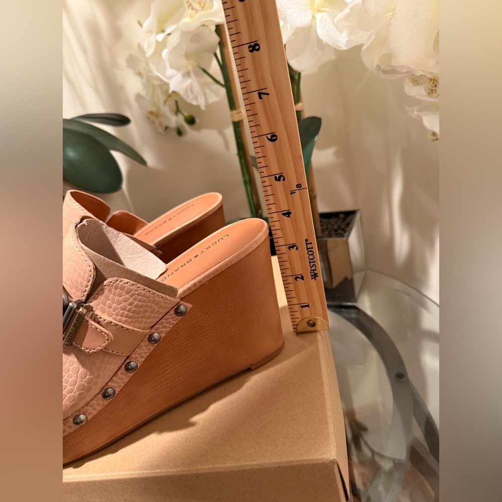Lucky Brand Leather Wedges - Picture 3 of 12